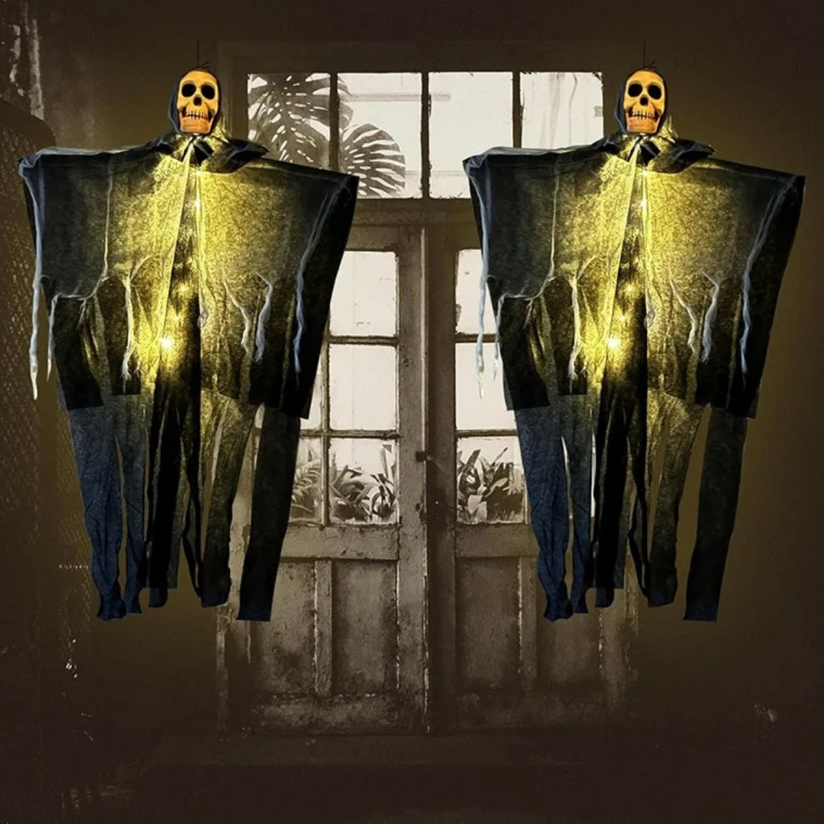 Fantasma colgante con calavera luminosa